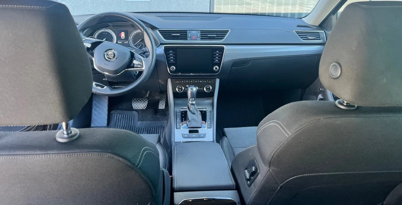 Skoda Superb cena 86600 przebieg: 196600, rok produkcji 2020 z Poznań małe 106